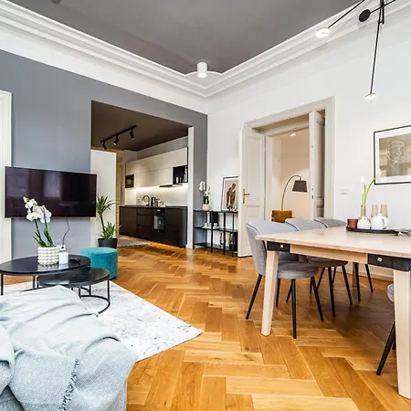 Luxurious 3Bed Very Spacious Apt In The Best Area Prague Exterior photo