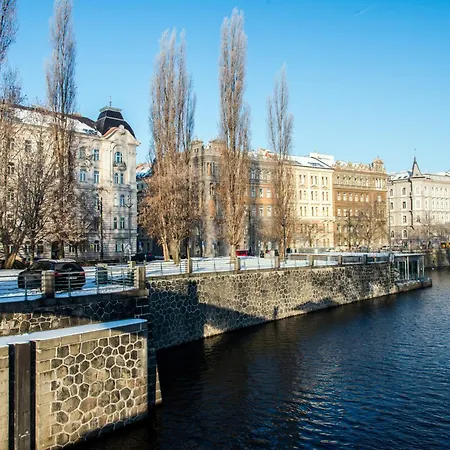 Luxurious 3Bed Very Spacious Apt In The Best Area Prague Exterior photo