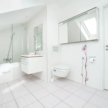 Luxurious 3Bed Very Spacious Apt In The Best Area Prague Exterior photo