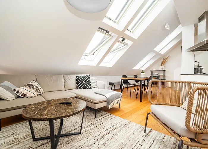 Luxurious 3Bed Very Spacious Apt In The Best Area