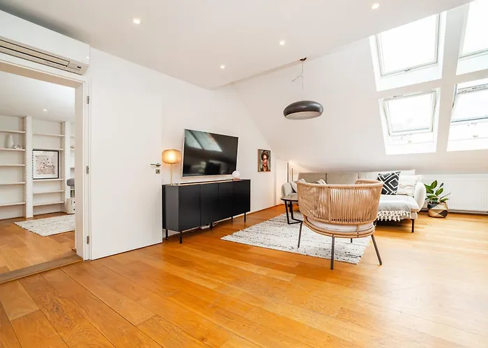 Luxurious 3Bed Very Spacious Apt In The Best Area