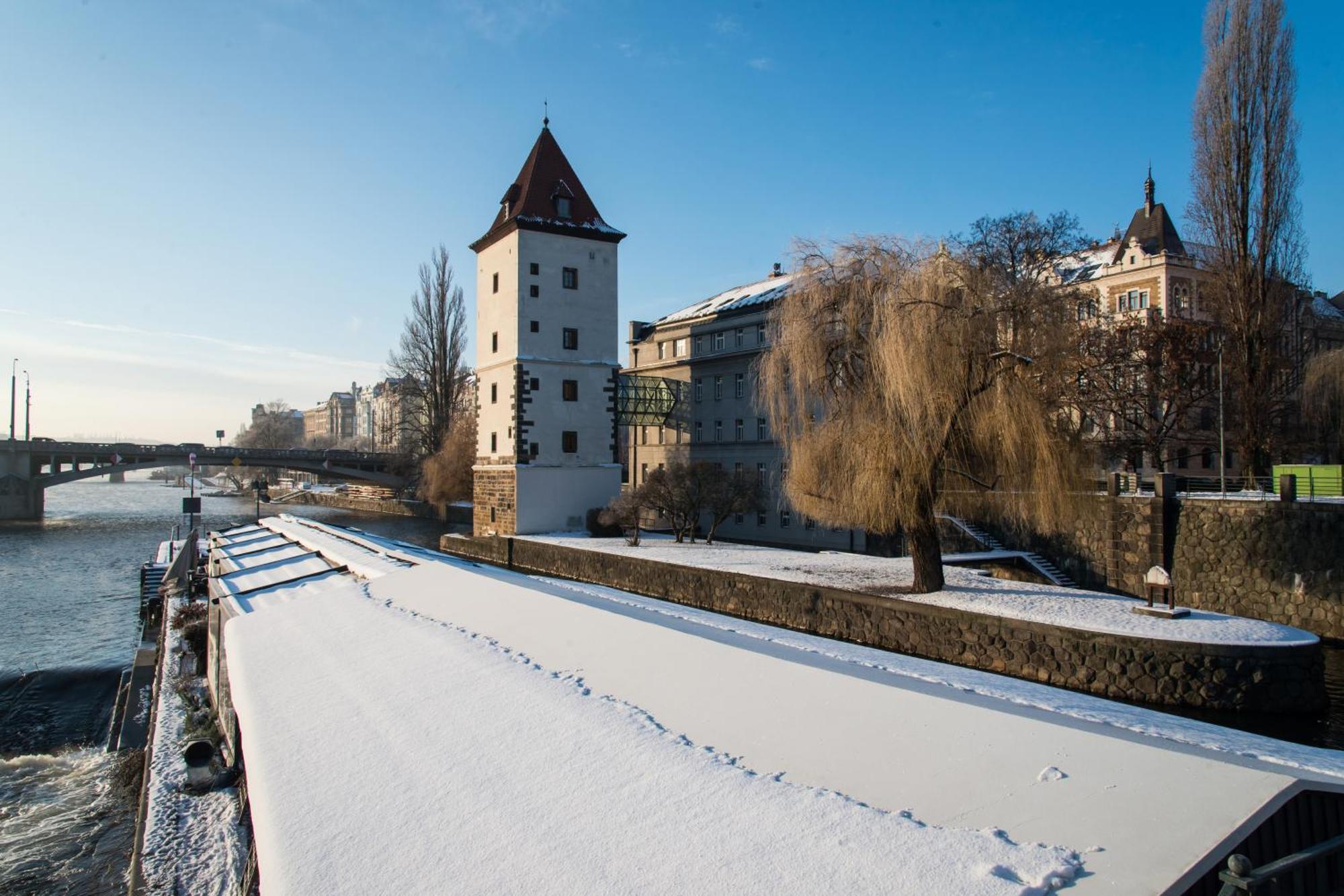 Luxurious 3bed Very Spacious In The Area Praga