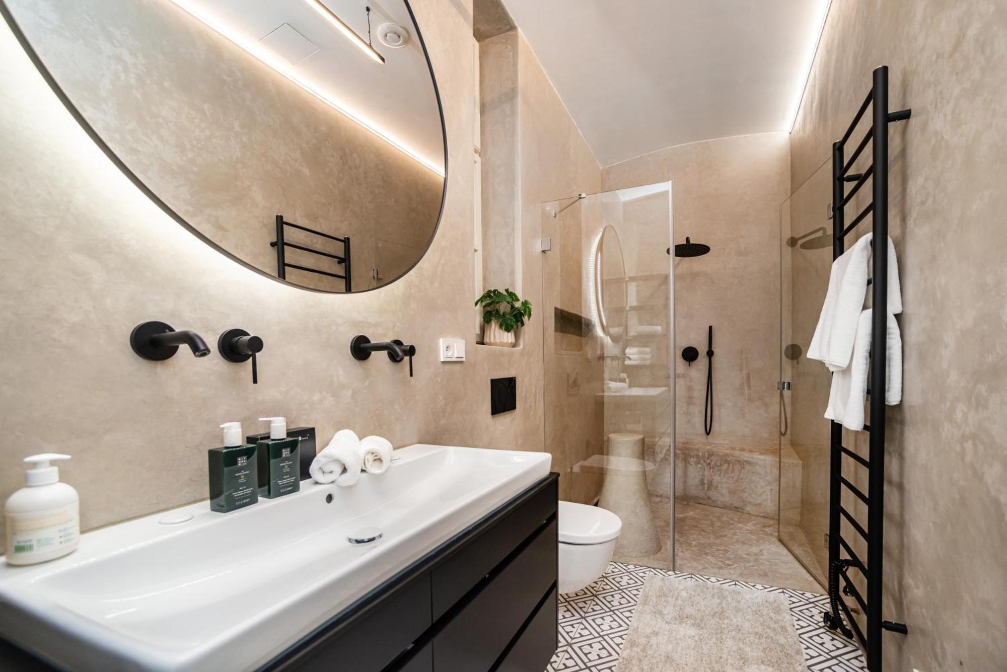 Luxurious 3bed Very Spacious In The Area * Praga